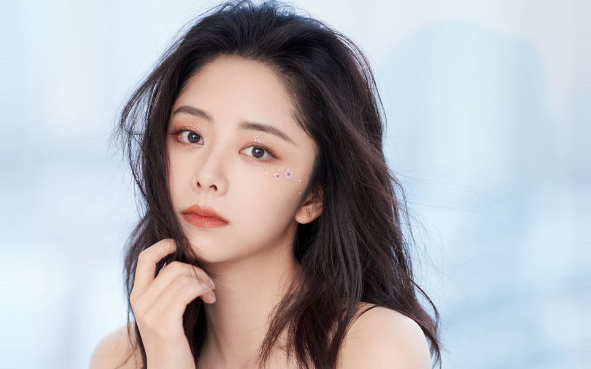 爱游戏娱乐-巴萨灵活站位打穿对方防守中轴，巴萨的打法